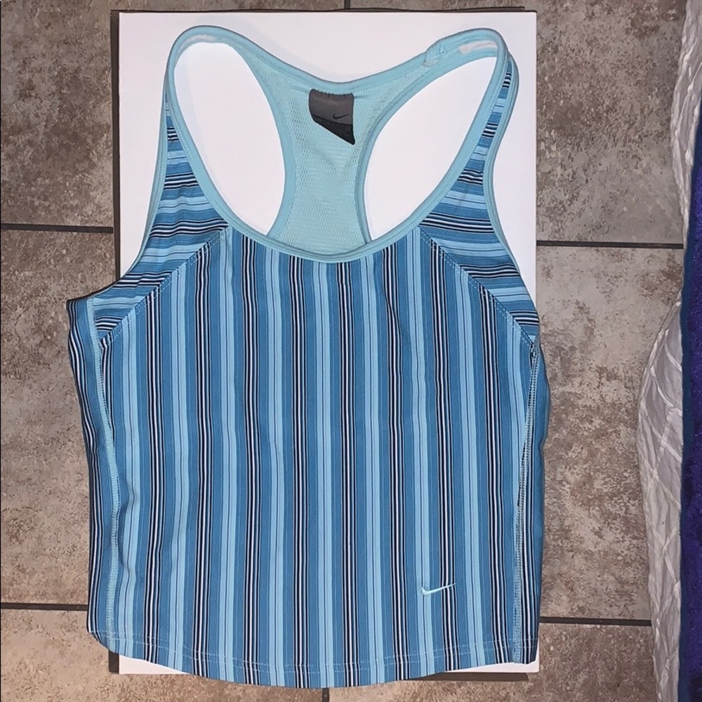 Nike fitness top (M) with mesh back.